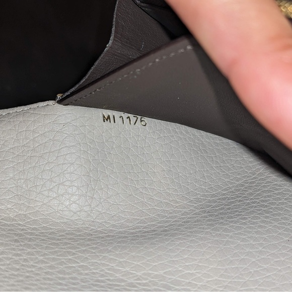 LOUIS VUITTON Capucines Wallet w/ Dust Sleeve - Picture 7 of 9